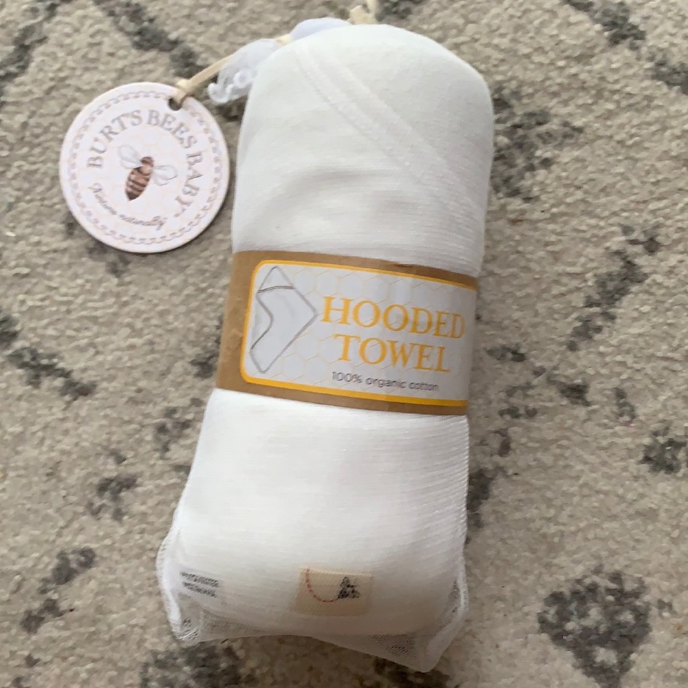 NWT Burts Bees Baby hooded towels